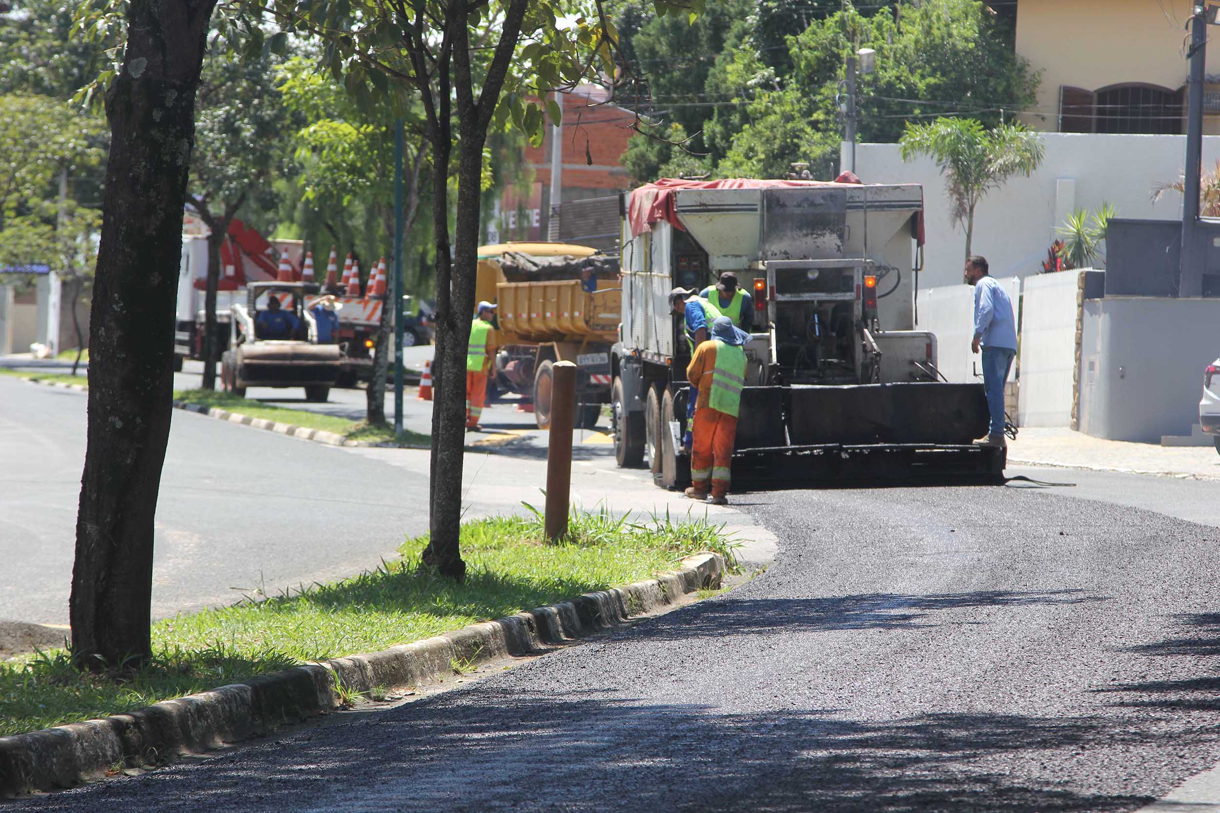 Prefeitura inicia programa de recapeamento asfáltico pelas principais ruas e avenidas