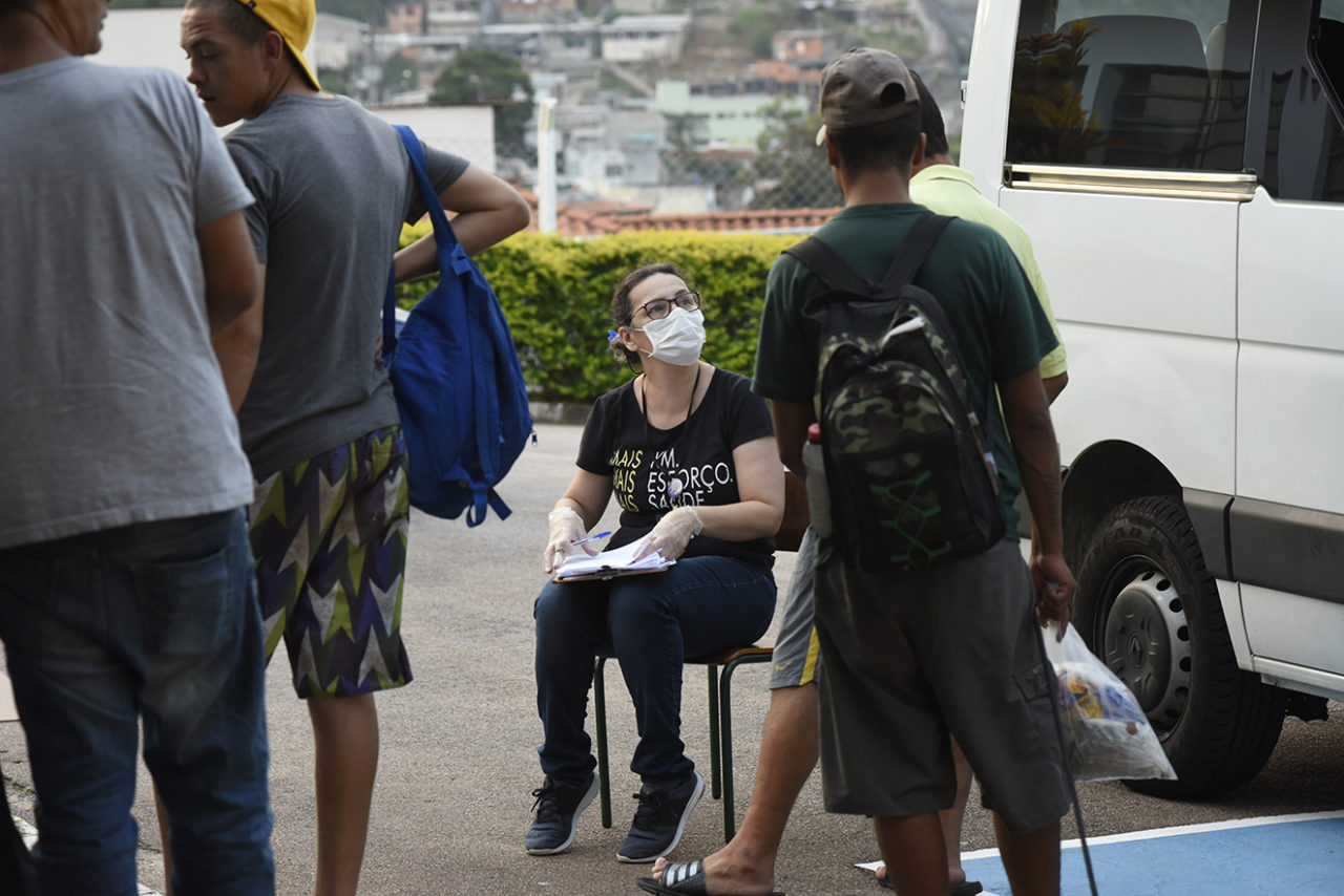 Pessoas em situação de rua passam a receber atendimento emergencial