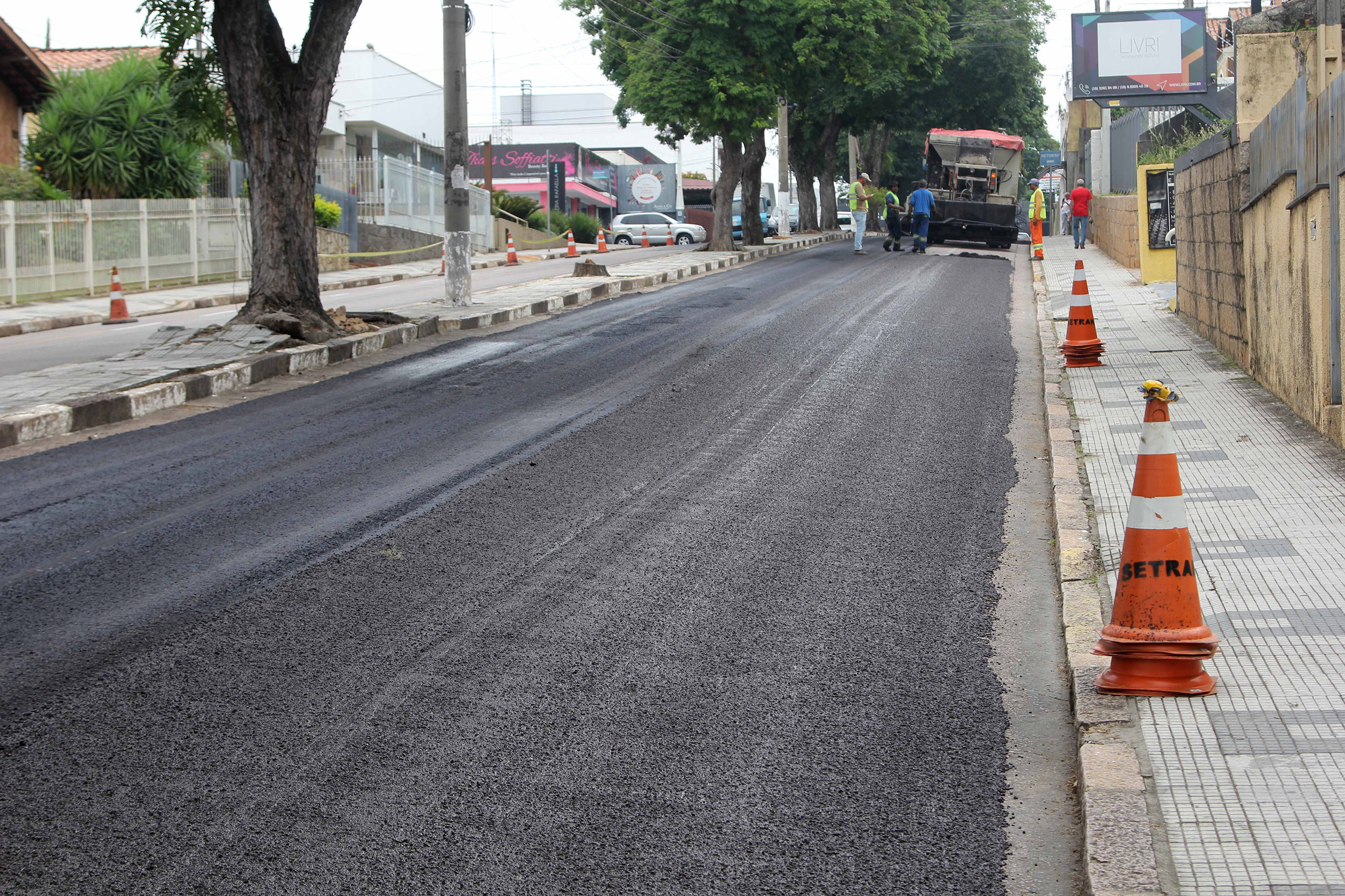 Com a diminuição do tráfego, Prefeitura intensifica ação de recapeamento asfáltico