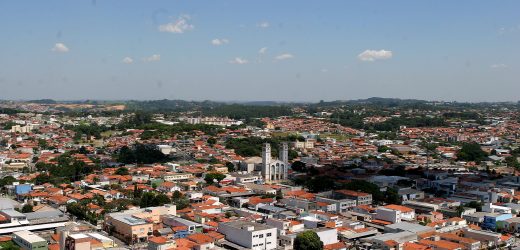 Com UTI lotada e 13 óbitos, Vinhedo avança para fase laranja da flexibilização