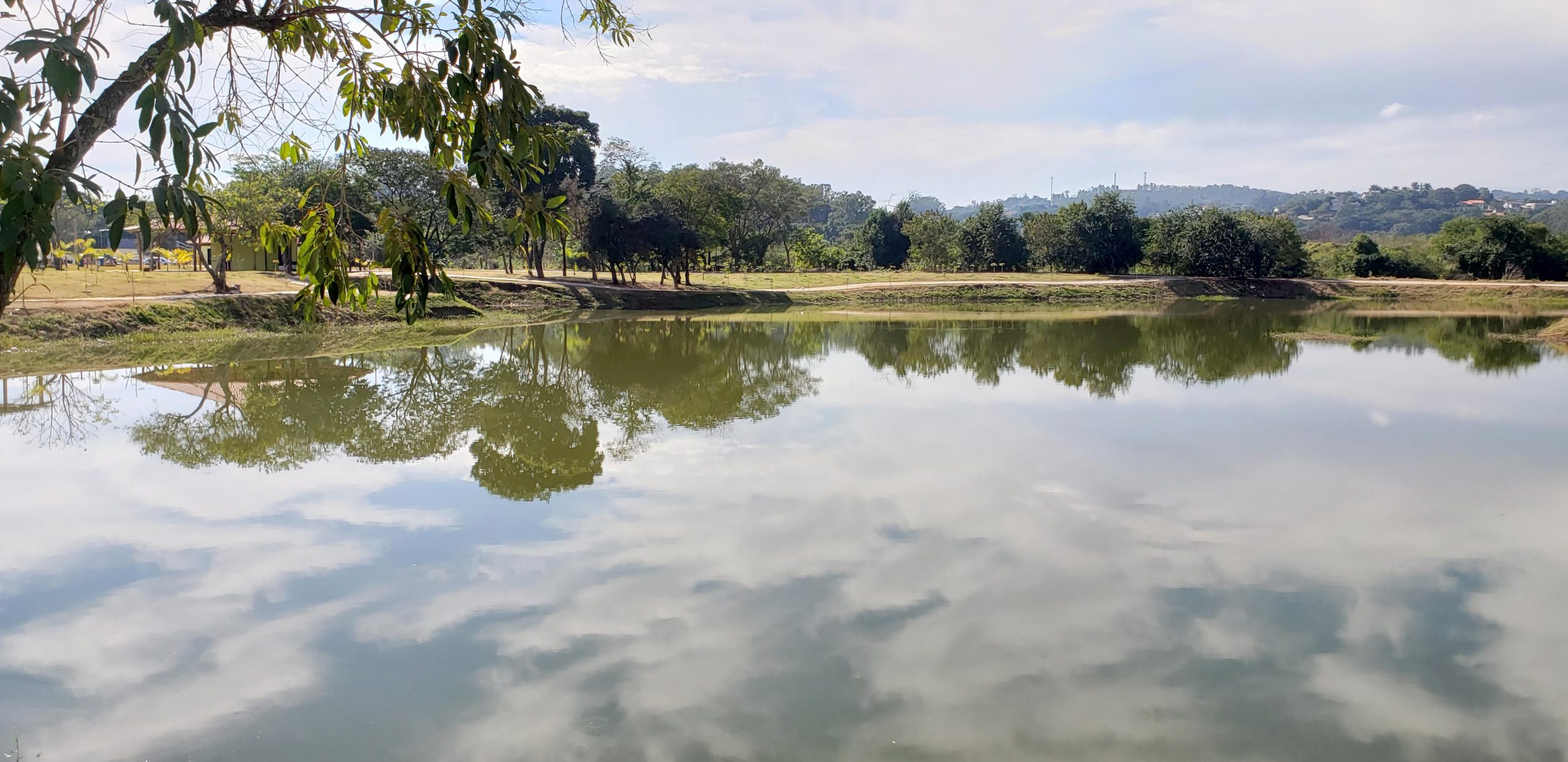 Após morte em lago, parque continua sem sinalização