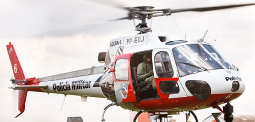 Vítima de acidente é socorrida pelo helicóptero Águia