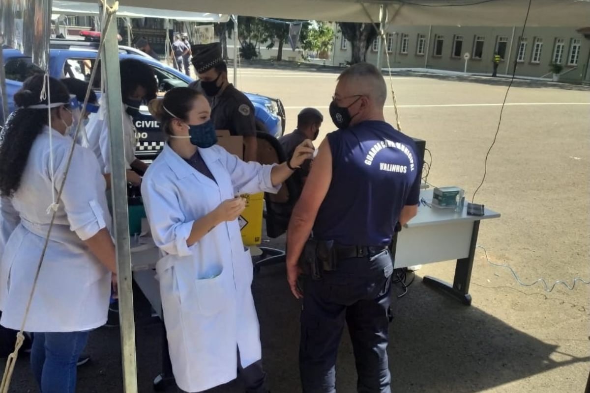 Integrantes da Guarda Municipal de Valinhos começam a ser vacinados contra a Covid-19