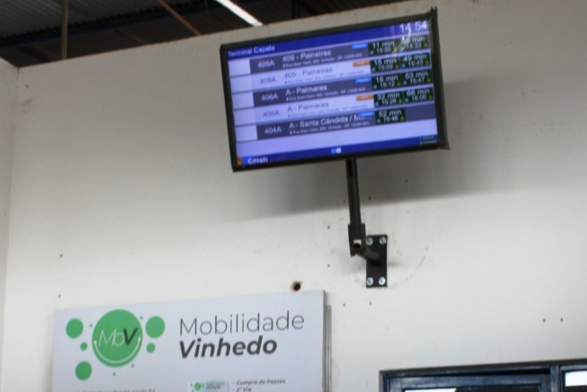 Terminais Rodoviários de Vinhedo ganham monitores com informações em tempo real das linhas de ônibus