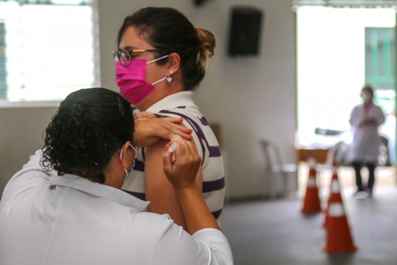 Secretaria de Saúde abre agendamento para 40 a 42 anos e reabre para 43 a 59