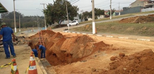 Trecho da Rua João Degelo está interditado para obras de reparo no emissário de esgoto