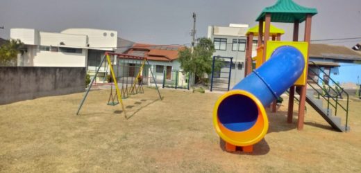 Secretaria de Obras de Valinhos instala novo parquinho infantil no Jd. Nova Espírito Santo