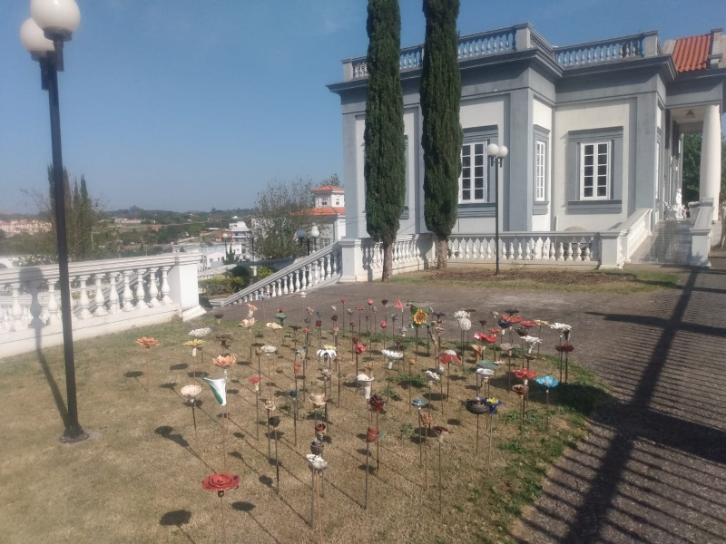 Exposição de ceramistas (Re)Florescer será aberta nesta sexta nos jardins do Memorial do Imigrante de Vinhedo